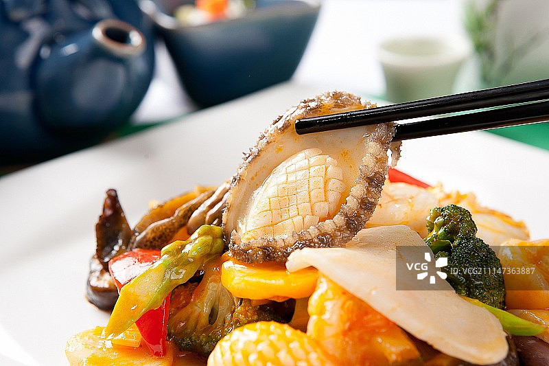 中式炒鲍鱼扇贝图片素材