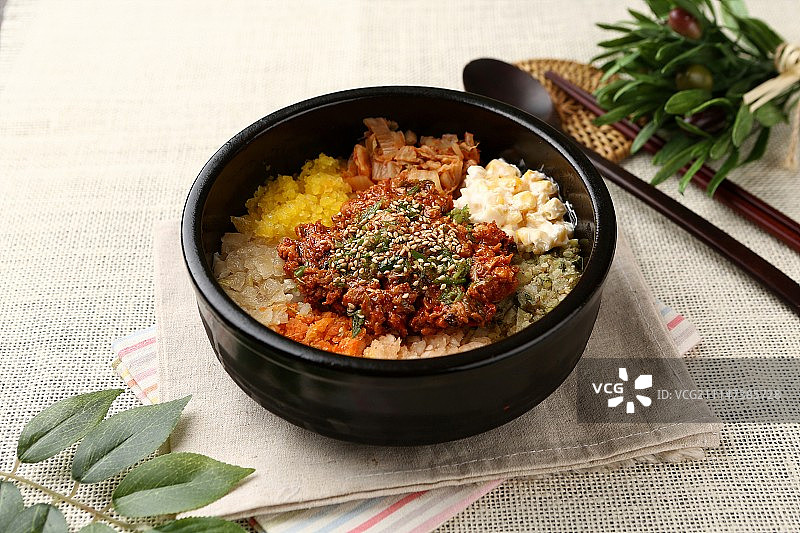 烤制的韩式拌饭图片素材