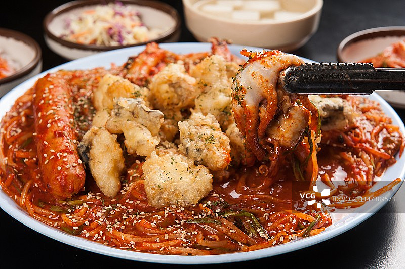 红烧香辣海鲜炸鳕鱼图片素材