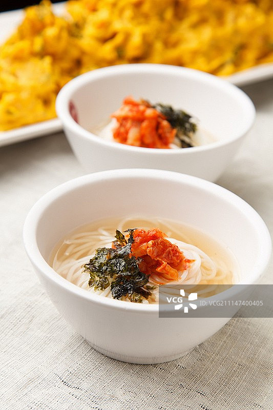 干燥的凤尾鱼汤面图片素材