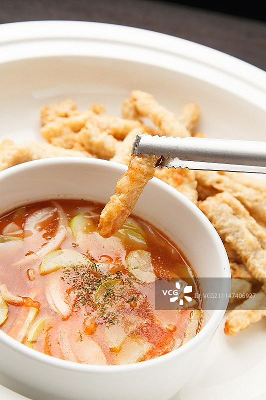 干燥的凤尾鱼汤面图片素材