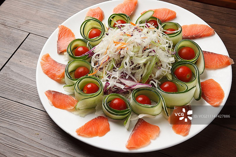 卷寿司，三文鱼，黄瓜图片素材