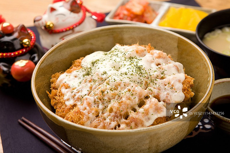 奶酪猪排饭日式料理图片素材