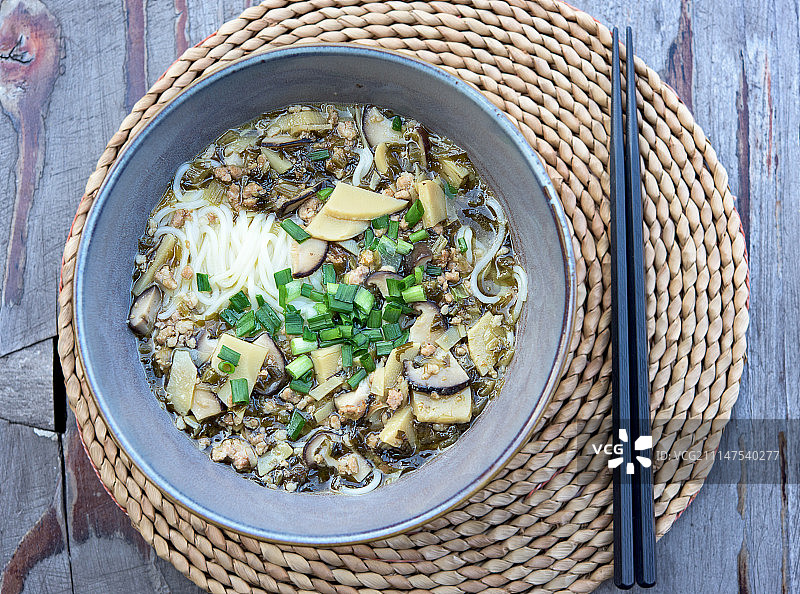 笋丝雪菜肉丝面图片素材