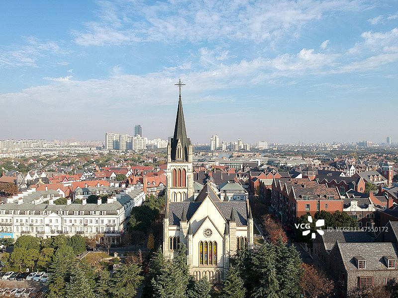 航拍泰晤士小镇教堂图片素材