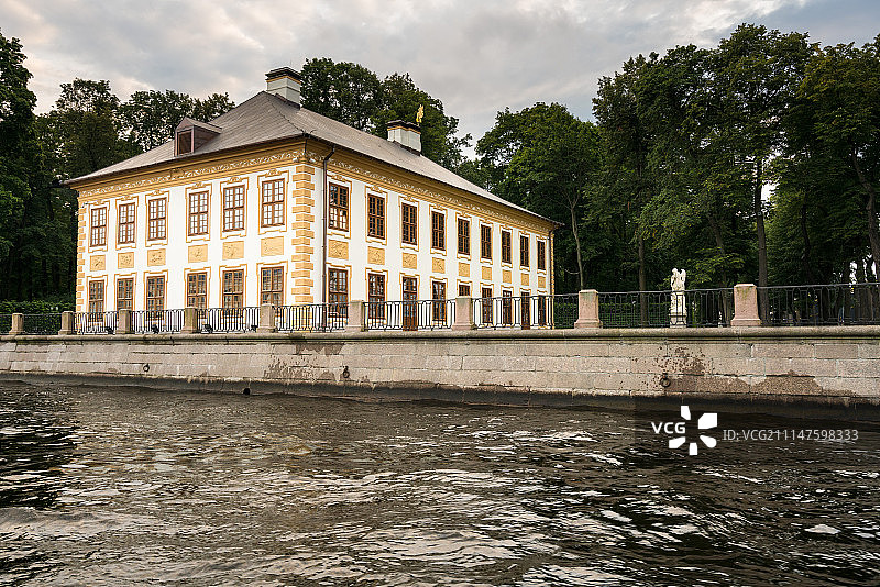 俄罗斯圣彼得堡夏宫与运河图片素材