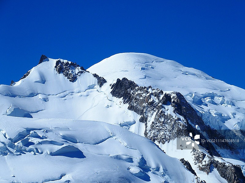 勃朗峰，阿尔卑斯山脉的顶峰，从南针峰看到的法国阿尔卑斯山美景图片素材