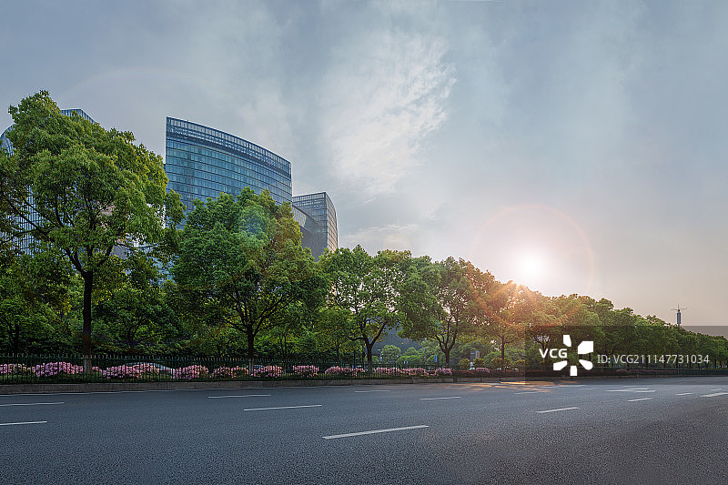 日落下的马路图片素材