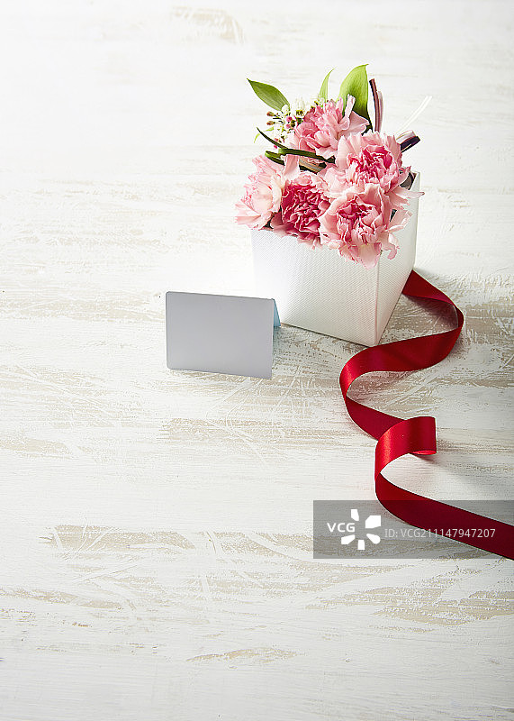盒子里的粉色花朵摄影作品图片素材