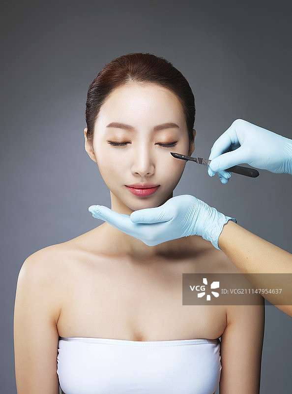 具有整形概念的女子肖像图片素材