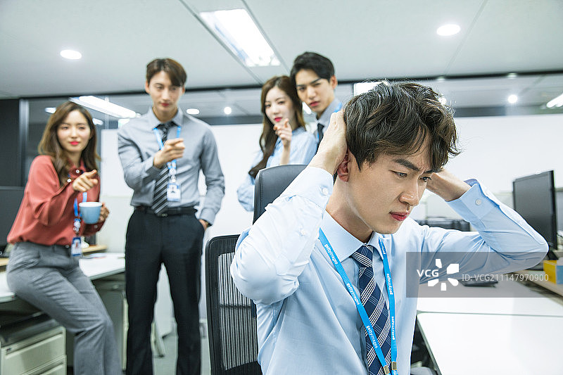 韩国人办公室：职场压力、欺凌与流言图片素材