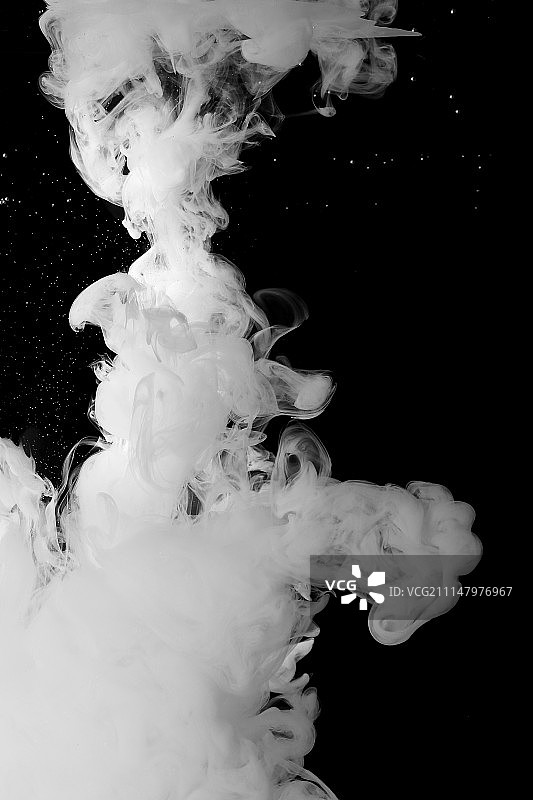 水中彩色墨滴扩散图片素材