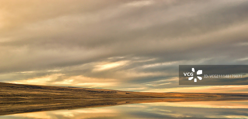 艾伯特湖上空的云彩图片素材