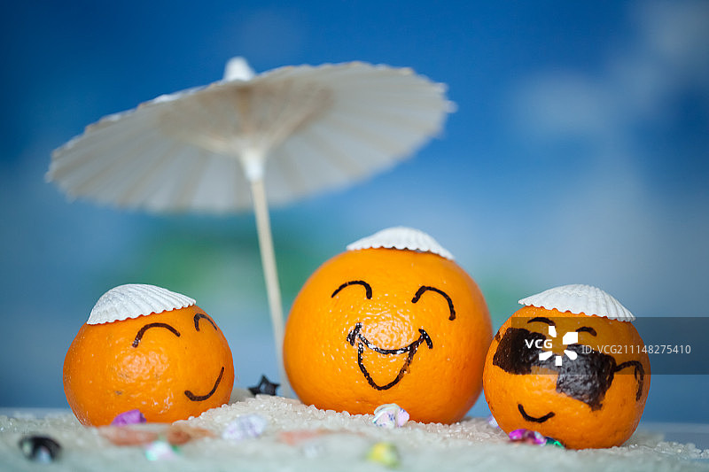 海边度假的橙子图片素材