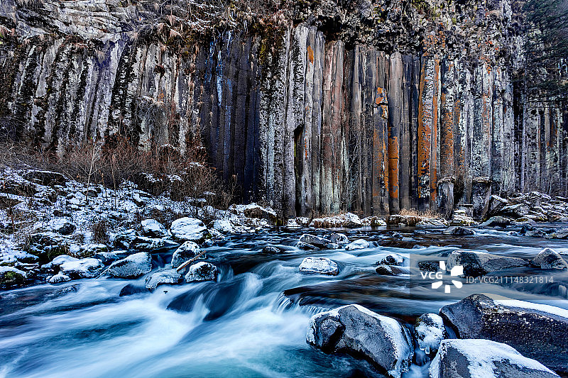 岩壁河流图片素材