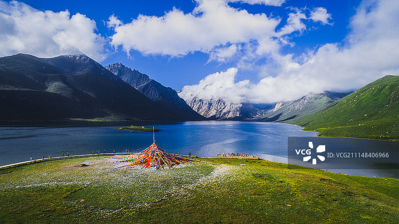 青海旅游 年保玉则 果洛山 旅游广告背景图 徒步旅行 户外旅图片素材