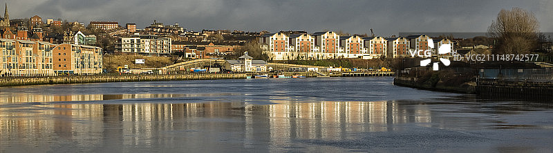 码头房屋倒影图片素材