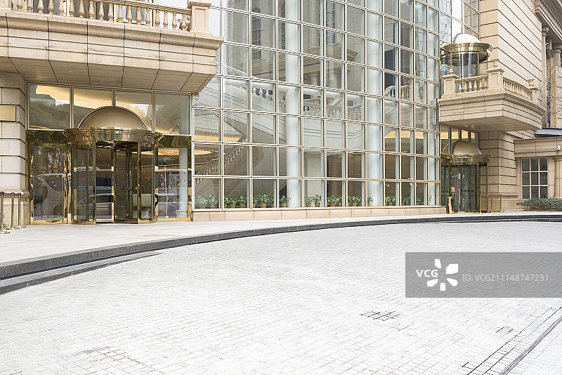 现代城市高级商务写字楼门前空地背景图图片素材