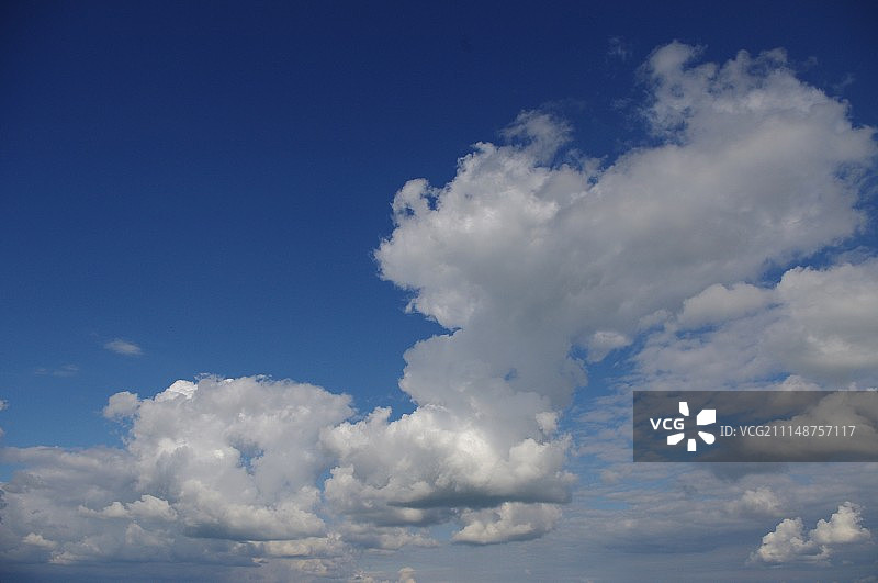 绿色景观云彩图片素材