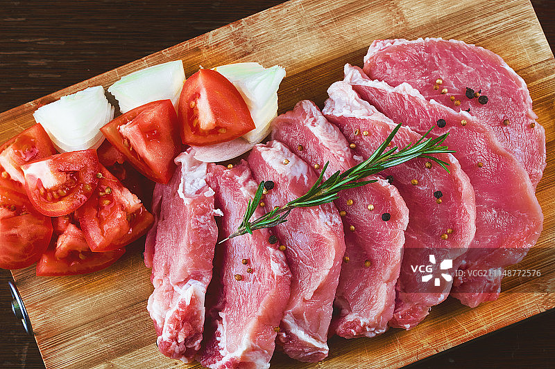 预备调味的肉片图片素材