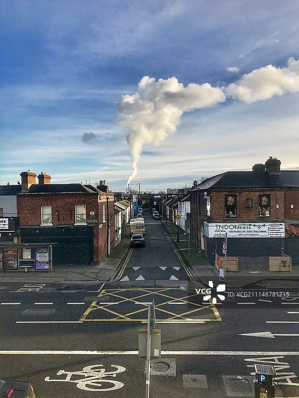 烟雾笼罩下的都柏林图片素材