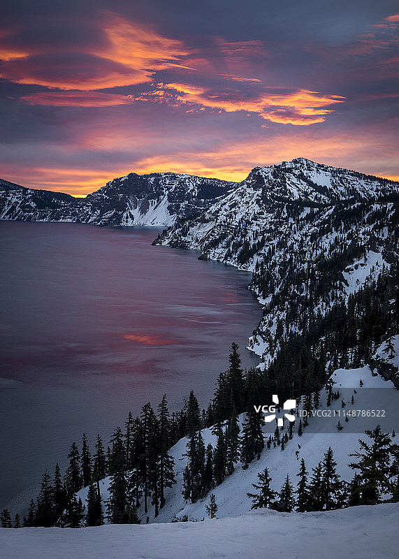 火山口湖日出图片素材