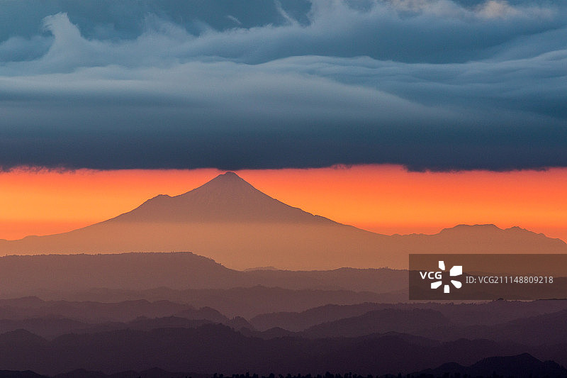 多层塔拉纳基山图片素材