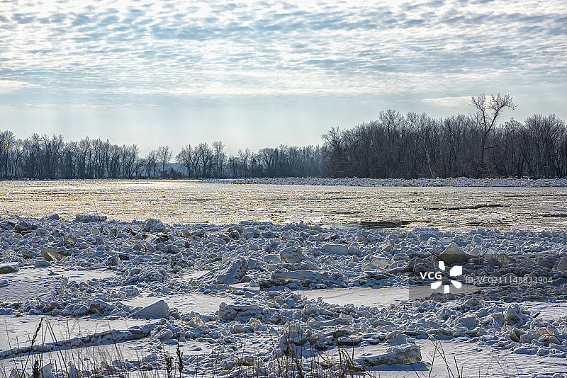 康涅狄格河上的冰坝图片素材