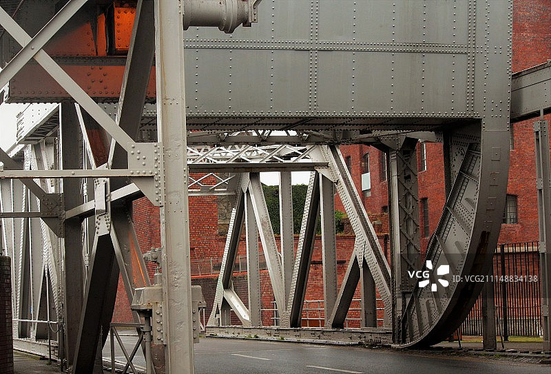 旧工业码头的钢桥图片素材