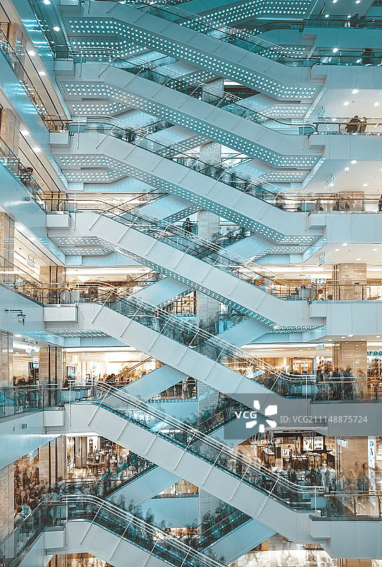 商场扶梯人潮图片素材