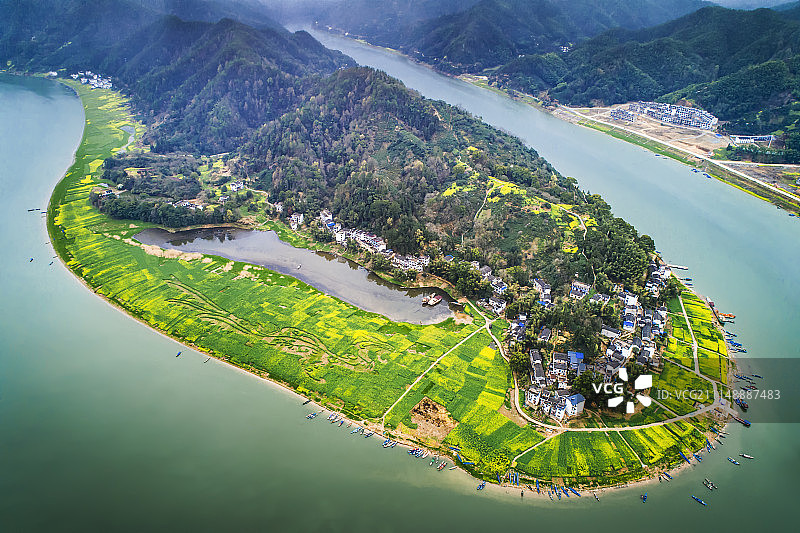 航拍安徽徽州新安江山水画廊图片素材