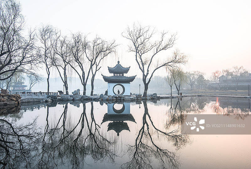 早春陶然亭公园的清晨图片素材