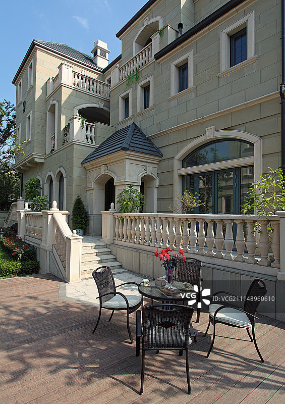 休闲的别墅院子图片素材