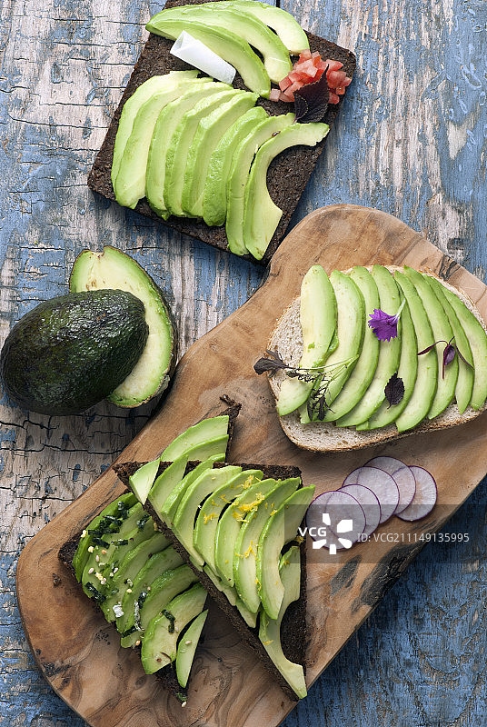 黑麦面包牛油果吐司图片素材