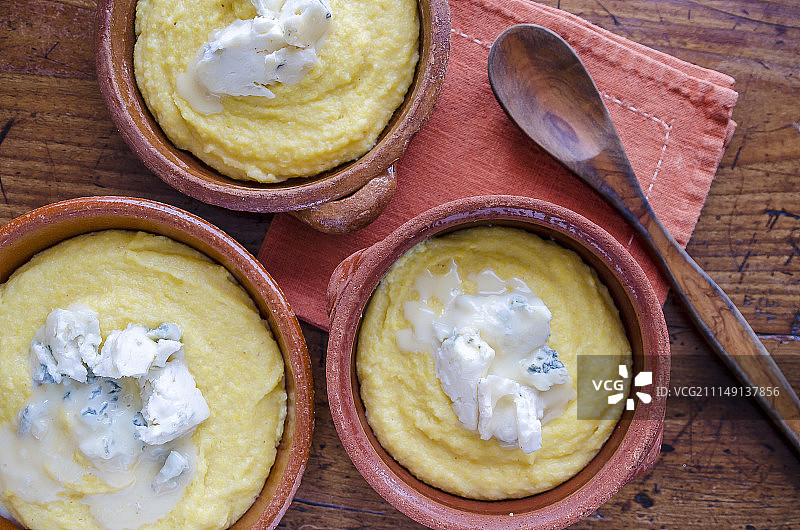 搭配戈贡佐拉奶酪的玉米粥图片素材