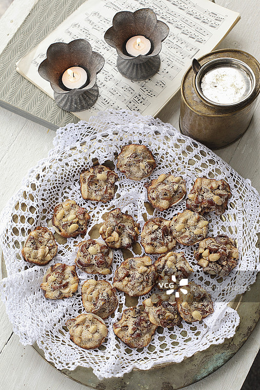 在修道院烘烤的松子饼干图片素材