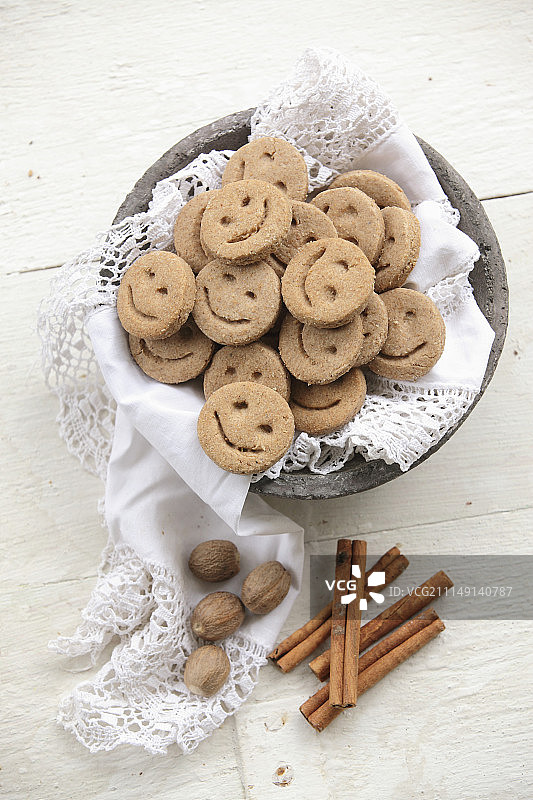 笑脸香料斯佩尔特小麦饼干图片素材