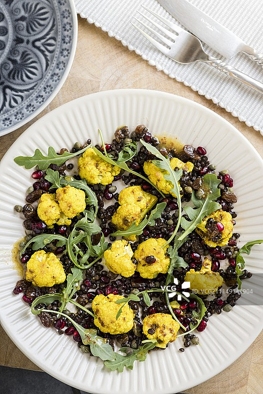 姜黄菜花扁豆石榴籽沙拉图片素材