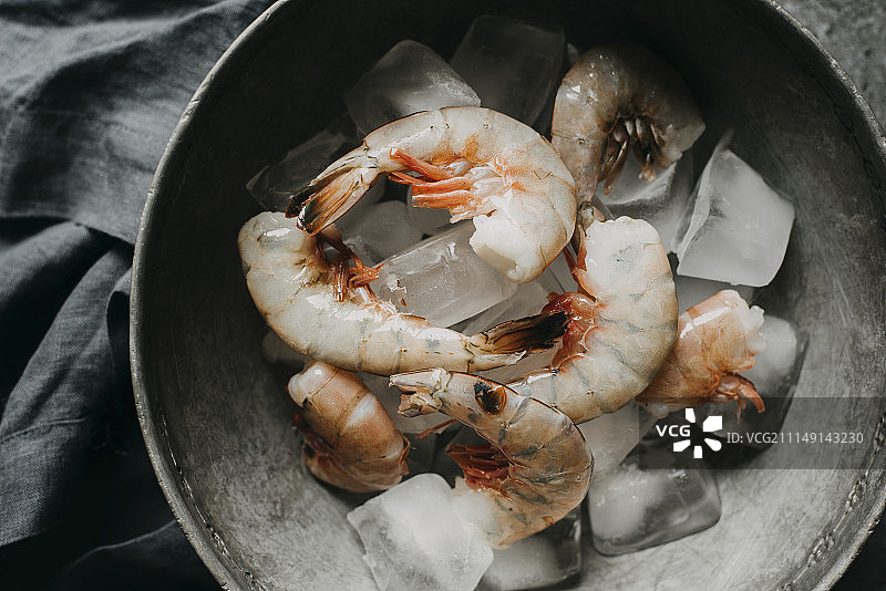 冰块上的生虾图片素材