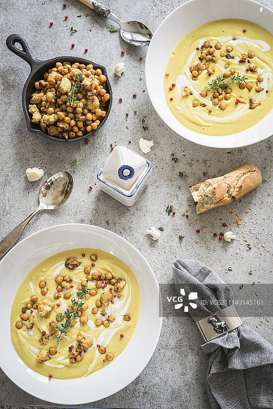 烤鹰嘴豆奶油菜花汤图片素材