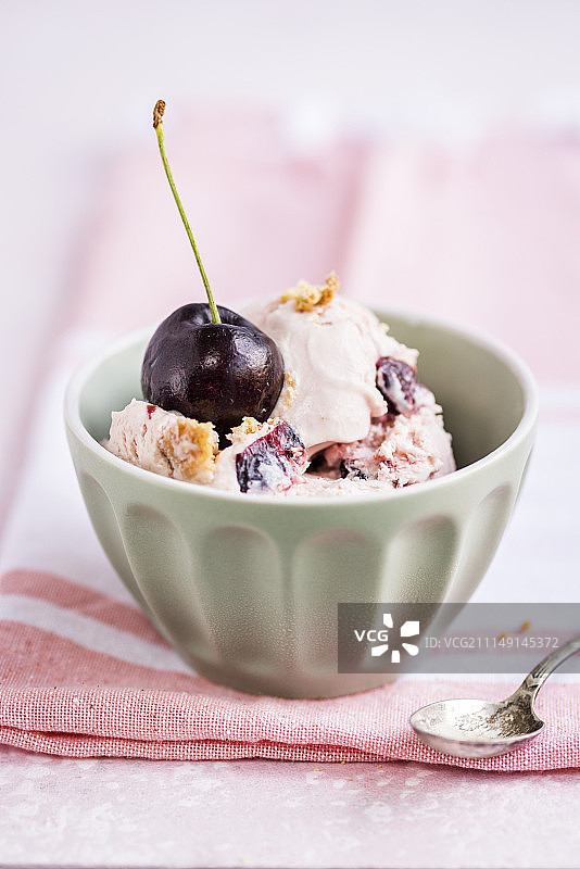 新鲜樱桃冰淇淋图片素材