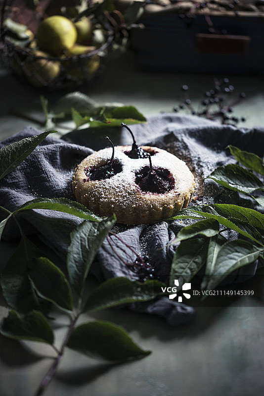 接骨木梨纯素坚果蛋糕图片素材