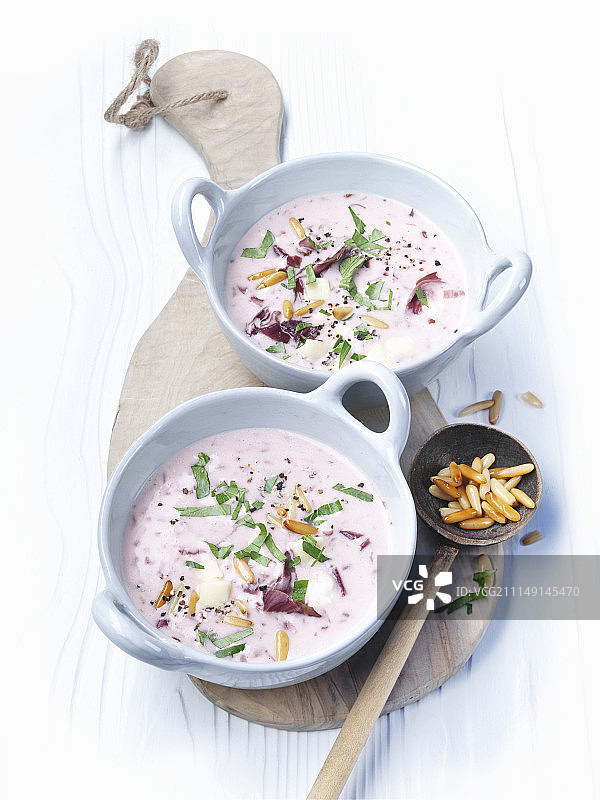 奶油菊苣汤配丰蒂娜奶酪图片素材