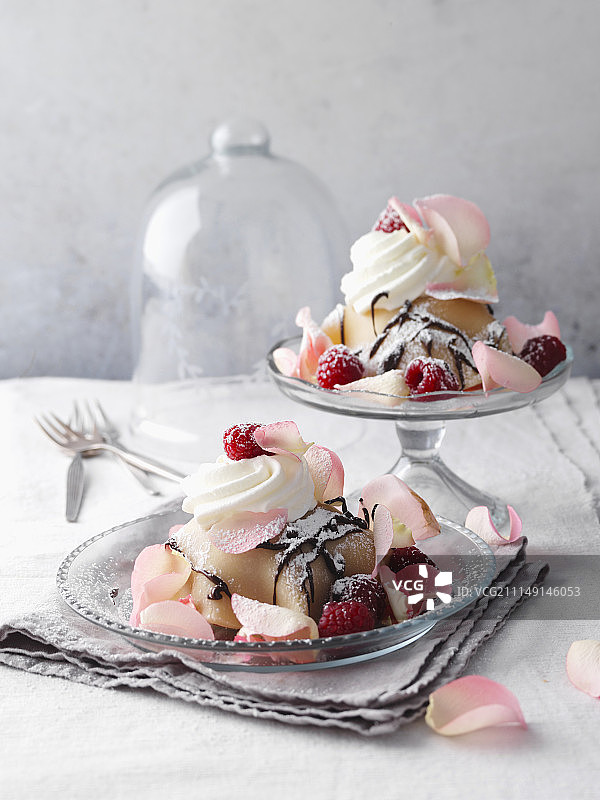 杏仁蛋白软糖玫瑰蛋糕图片素材