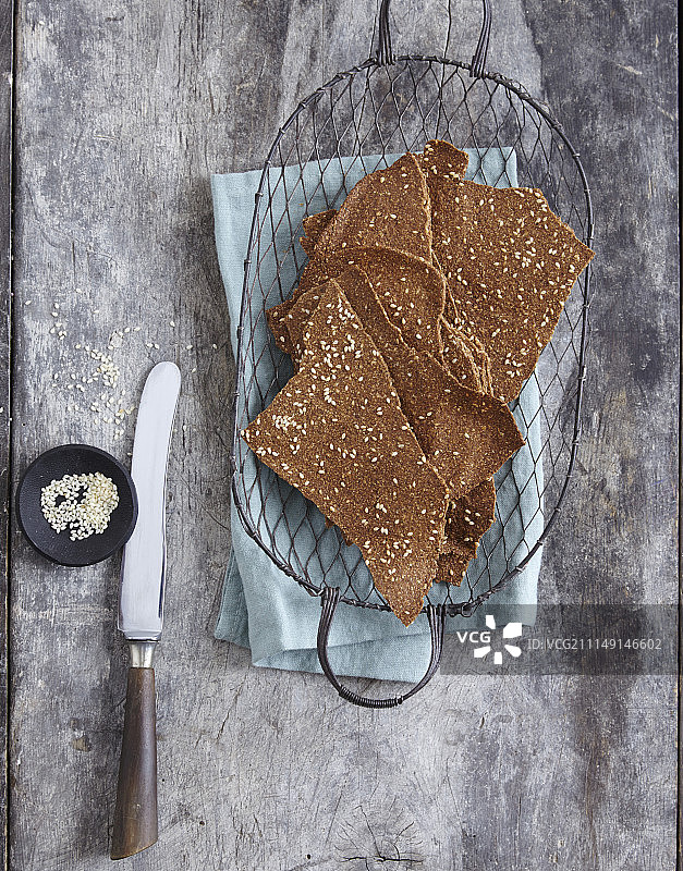 深色芝麻薄脆面包图片素材