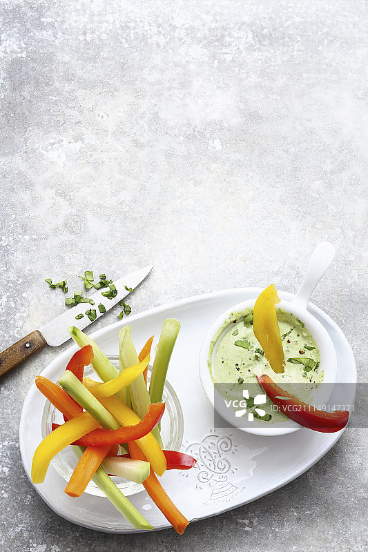 蔬菜条配香草蛋黄酱图片素材