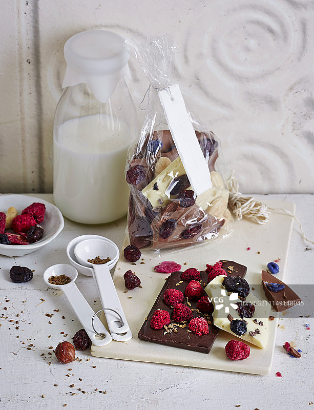 含干果的碎巧克力图片素材