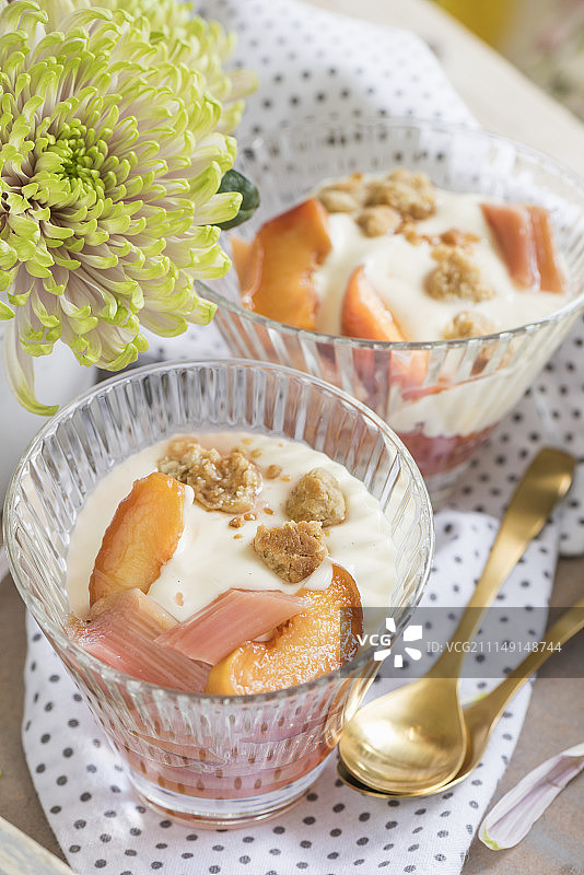 蔓越莓桃子酥配香草奶油图片素材