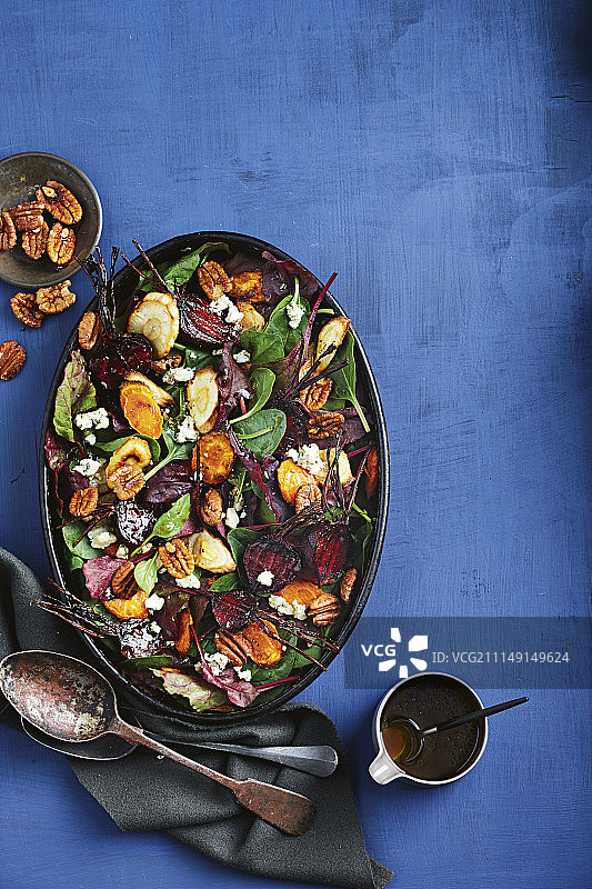 烤冬季蔬菜沙拉图片素材