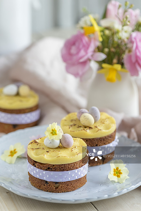 迷你杏仁蛋白水果蛋糕图片素材